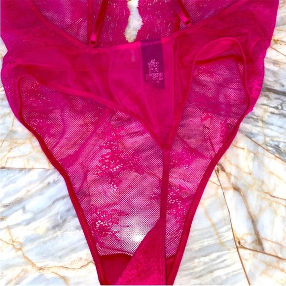 NEW VS  VERY SEXY Keyhole Lace Teddy Small - Picture 9 of 12